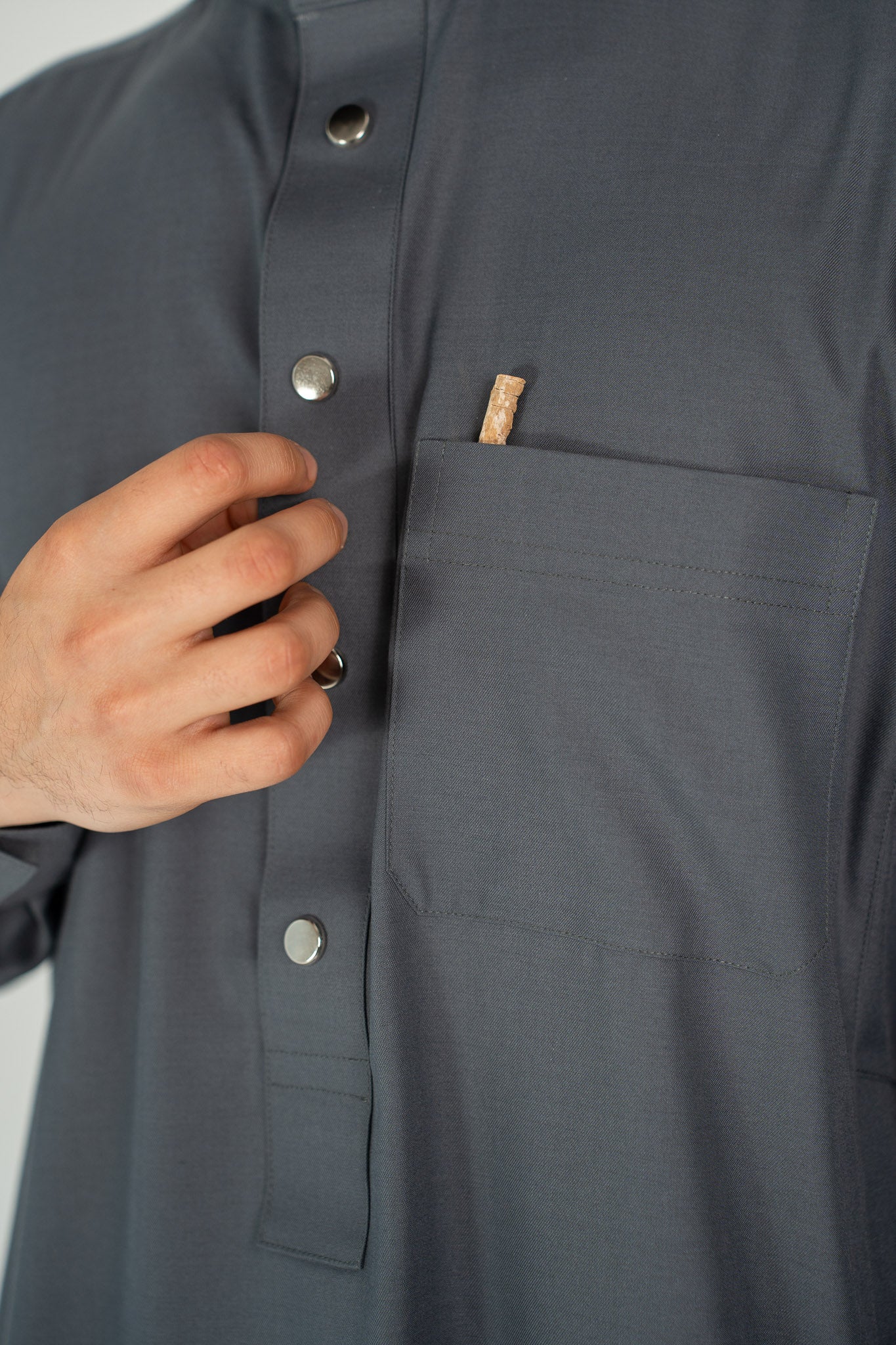 Qamis Shams Anthracite